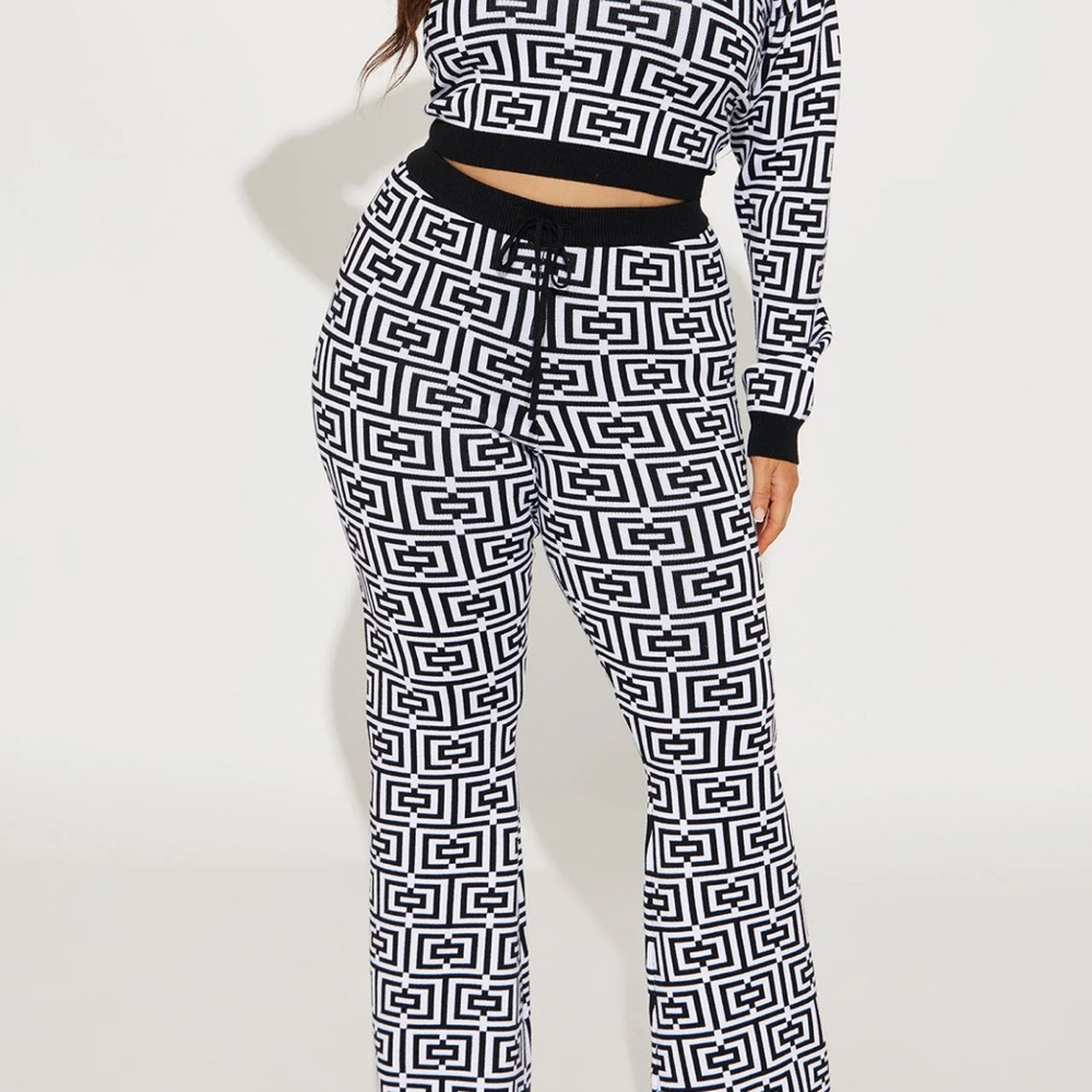 Fashion Nova Black and White Geometric High-Waisted Pantsuit